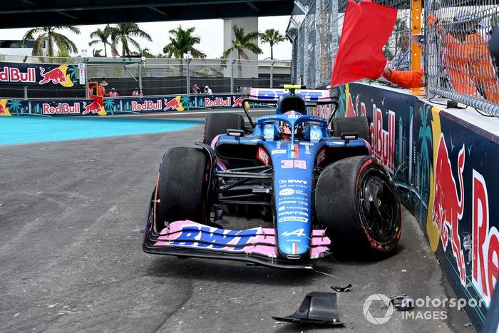 Esteban Ocon, Alpine A522, choca en la PL3