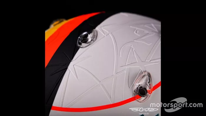 El casco de Sebastian Vettel en honor a Michael Schumacher para el GP de Eifel F1