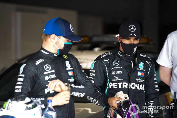 Valtteri Bottas, Mercedes-AMG F1, Ganador de la pole position Lewis Hamilton, Mercedes-AMG F1