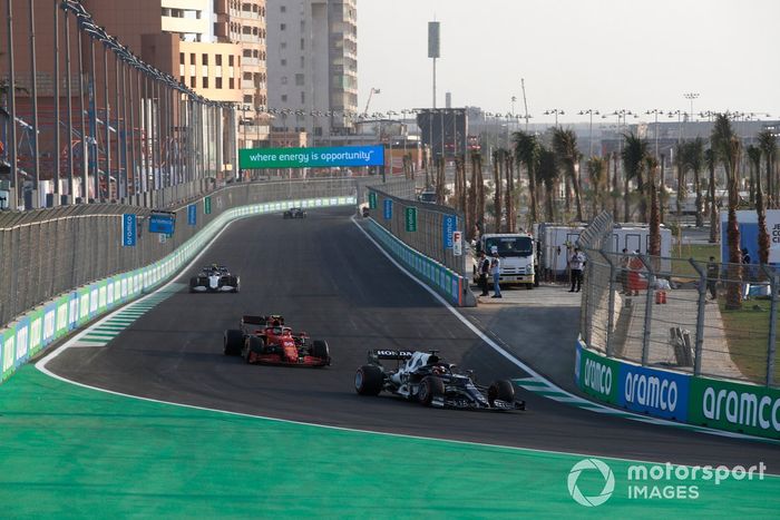 Yuki Tsunoda, AlphaTauri AT02, Carlos Sainz Jr, Ferrari SF21, Nicholas Latifi, Williams FW43B.