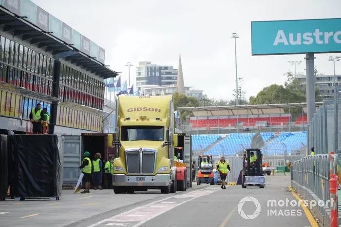 El GP de Australia se canceló a primera hora del viernes, después de que un miembro de McLaren se infectase por coronavirus y tras una serie de reuniones rocambolescas entre la F1 y el resto de escuderías