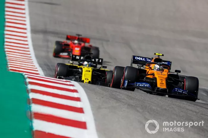 Lando Norris, McLaren MCL34, Daniel Ricciardo, Renault F1 Team R.S.19, y Sebastian Vettel, Ferrari SF90