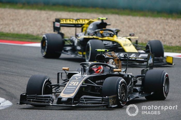 Kevin Magnussen, Haas F1 Team VF-19, Nico Hulkenberg, Renault F1 Team R.S. 19