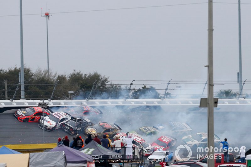 Big One: Massencrash beim Clash in Daytona