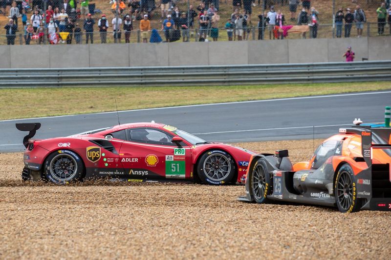 Choque del #51 AF Corse Ferrari 488 GTE EVO LMGTE Pro, Alessandro Pier Guidi, James Calado, Come Ledogar