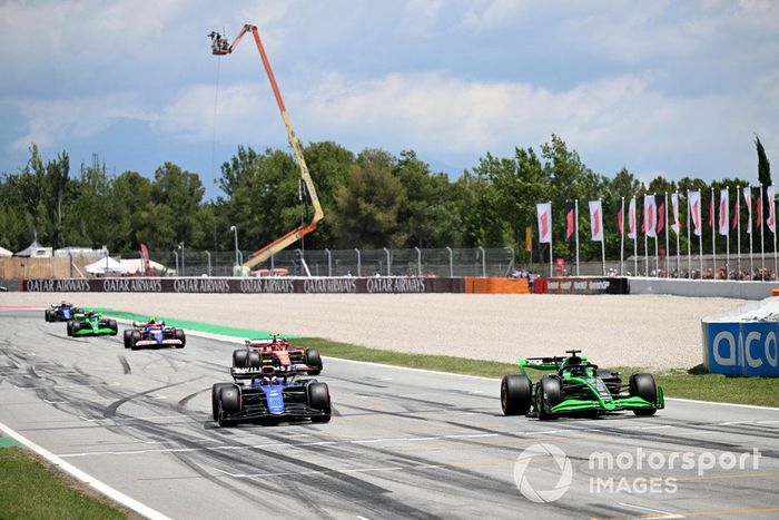 Valtteri Bottas, Stake F1 Team Kick Sauber C44, Logan Sargeant, Williams FW46, Carlos Sainz, Ferrari SF-24, practican sus procedimientos de salida de carrera al final de la FP3.