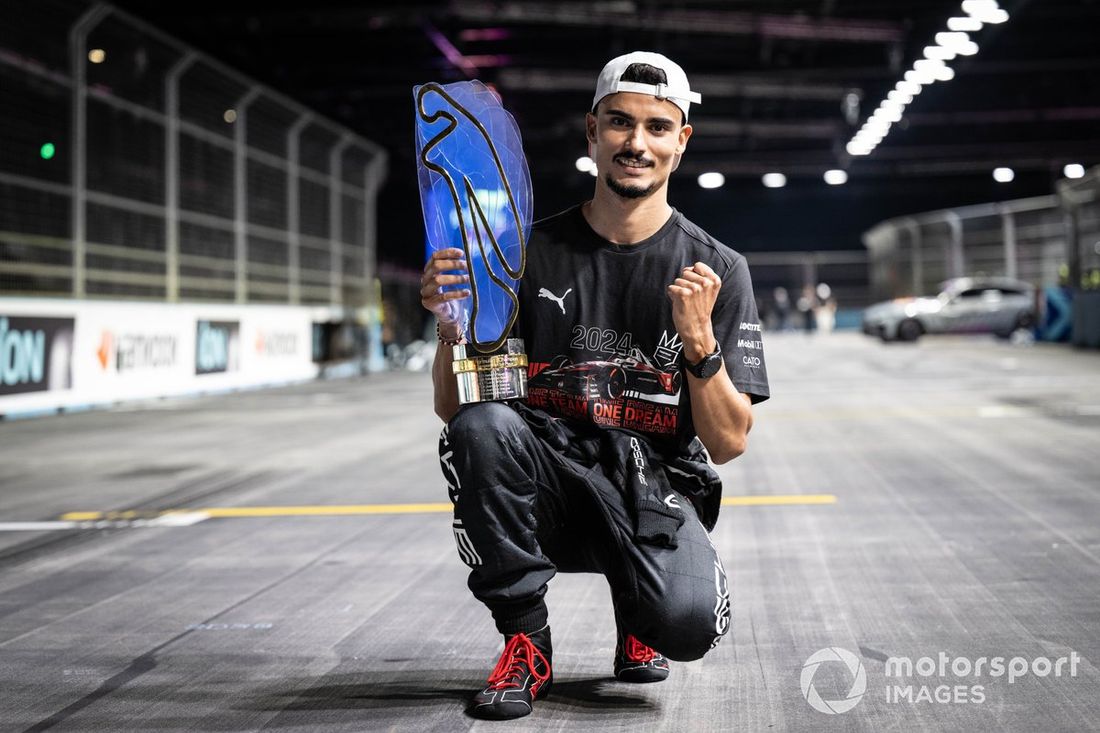 El campeón del mundo Pascal Wehrlein, Porsche, celebra