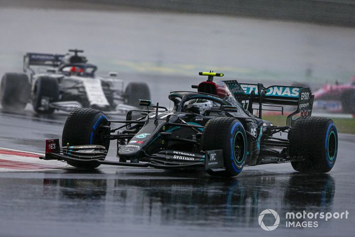Valtteri Bottas, Mercedes F1 W11, Daniil Kvyat, AlphaTauri AT01
