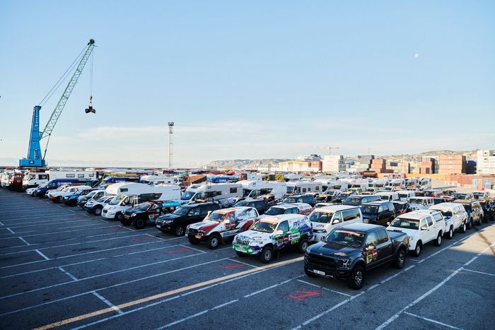 Embarque del Dakar 2021 en Marsella