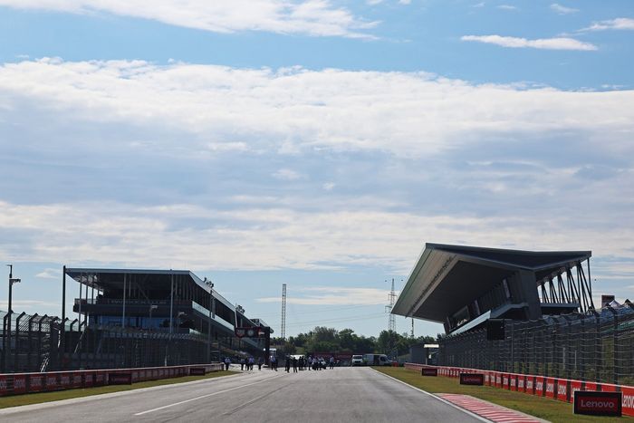 Vista general de la recta principal