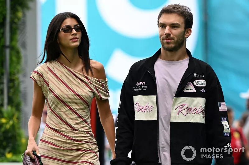 Pierre Gasly, alpin avec Kika Cerquiera Gomes 
