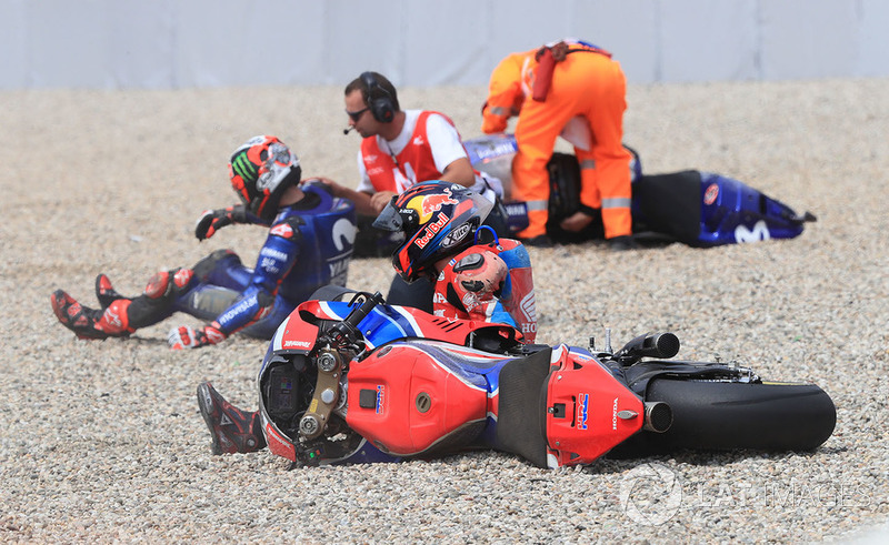 La chute de Stefan Bradl, HRC Honda Team, Maverick Viñales, Yamaha Factory Racing 