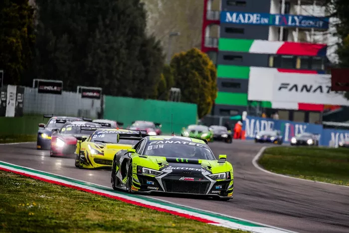 #46 Team WRT Audi R8 LMS evo II GT3: Nico Müller, Frédéric Vervisch, Valentino Rossi