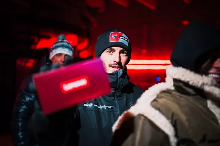 Campeones en pista con Marc Márquez y Francesco Bagnaia, equipo Ducati