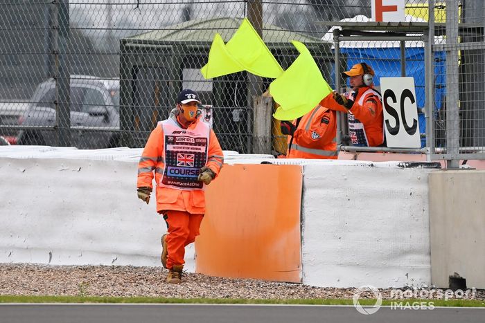 Panel de Safety Car y banderas amarillas en Silverstone