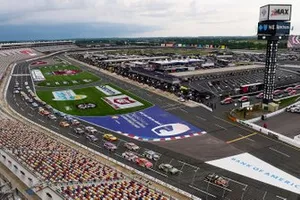 Kurt Busch, Chip Ganassi Racing, Chevrolet Camaro leads the field at race start