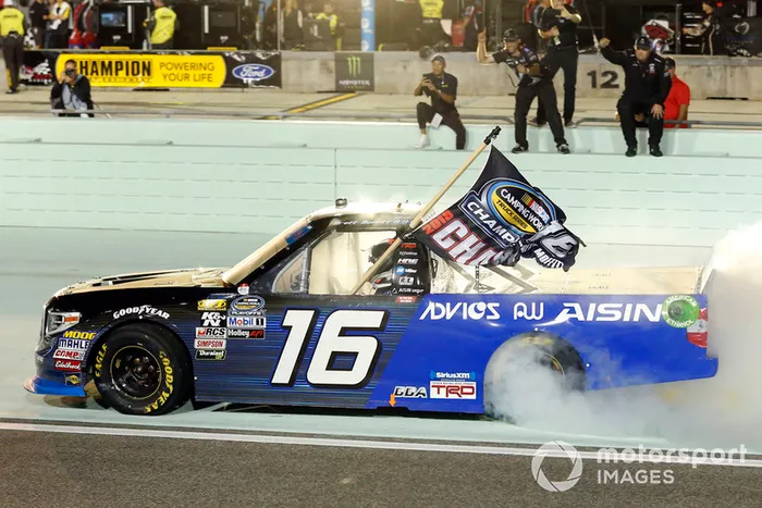 Brett Moffitt: Campeão da NASCAR Truck Series em 2018, Moffitt preferiu não aderir à quarentena e acabou se acidentando em um treino de motocross no último sábado. 
