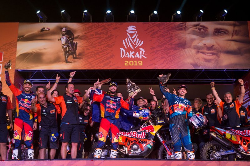 Podio: #3 Red Bull KTM Factory Racing KTM: Toby Price con el equipo
