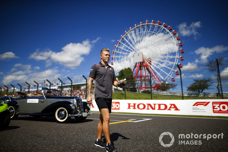 Kevin Magnussen, Haas F1 Team, lors de la parade des pilotes