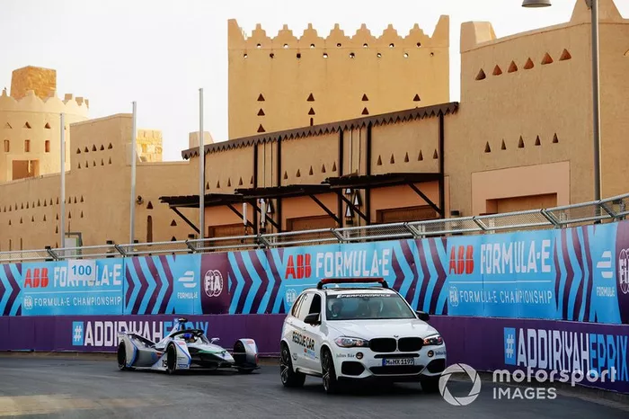Felipe Massa, Venturi Formula E, Venturi VFE05, vuelve a los boxes a través de una grúa