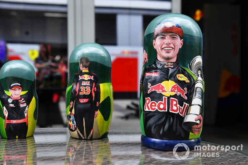 Max Verstappen, Red Bull Racing en una matrioska