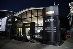 Il motorhome Pirelli di notte