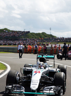 Ganador, Lewis Hamilton, Mercedes AMG F1 W07 Hybrid celebra en el paro ferme
