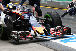 Переднее антикрыло на машине Карлоса Сайнса мл., Scuderia Toro Rosso STR11