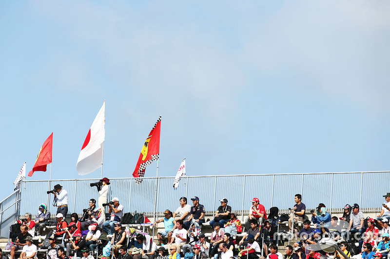 Fans en la tribuna