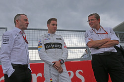 Stoffel Vandoorne,tercer piloto, McLaren F1 Team conduce el 1989 McLaren MP4/5 de Alain Prost Paddy