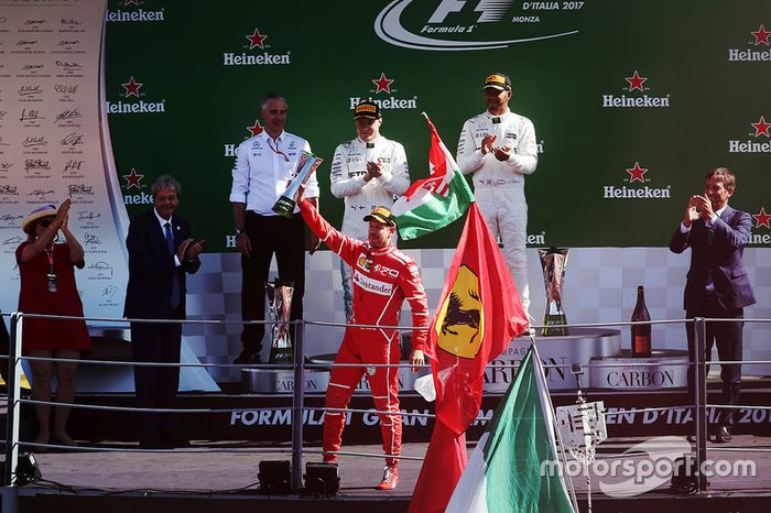 Podium: race winner Lewis Hamilton, Mercedes AMG F1, second place Valtteri Bottas, Mercedes AMG F1, third place Sebastian Vettel, Ferrari