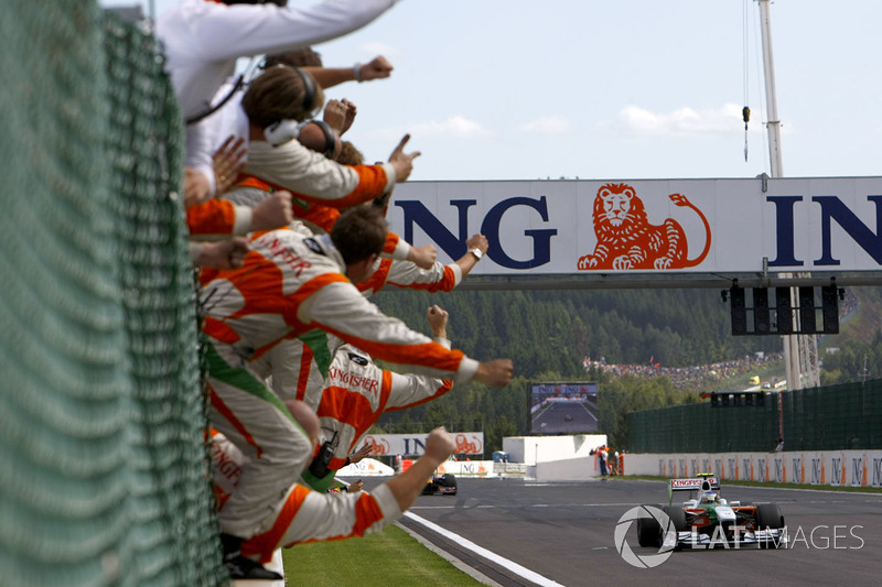 Giancarlo Fisichella, Force India VJM02 Mercedes celebrates as he crosses the line to finish second