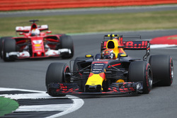 Max Verstappen, Red Bull Racing RB13, Sebastian Vettel, Ferrari SF70H