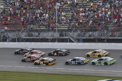 Restart: Martin Truex Jr., Furniture Row Racing Toyota, Kyle Larson, Chip Ganassi Racing Chevrolet,
