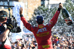 Lucas di Grassi, ABT Schaeffler Audi Sport, sur le podium