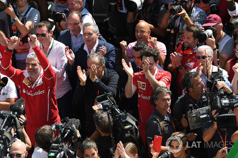 Maurizio Arrivabene, director del equipo Ferrari, Sergio Marchionne, CEO de FIAT, Mattia Binotto, Fe