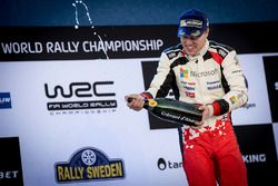 Podio: ganaor de la carrera  Jari-Matti Latvala, Toyota Racing