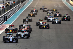 Старт гонки: лидирует Льюис Хэмилтон, Mercedes AMG F1 W07 Hybrid