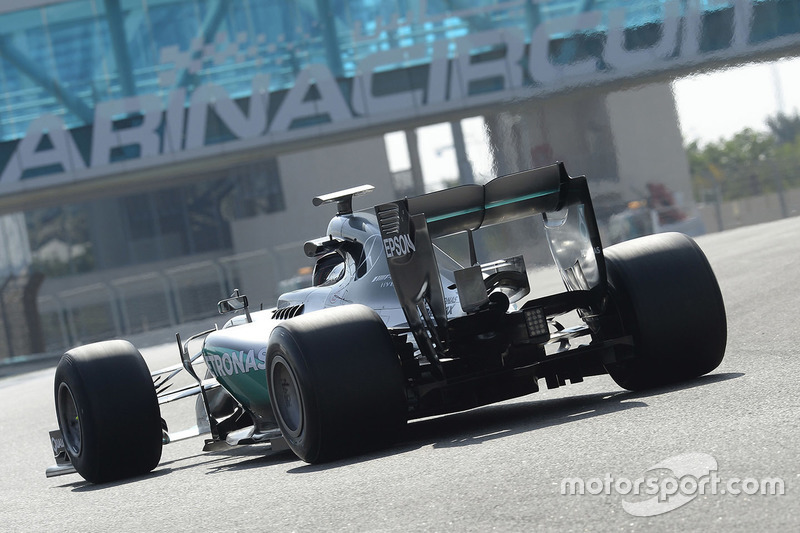 Pascal Wehrlein, Mercedes AMG F1 probando las Pirelli 2017