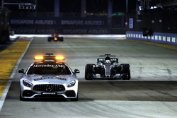 Le Safety Car devant Lewis Hamilton, Mercedes AMG F1 W08
