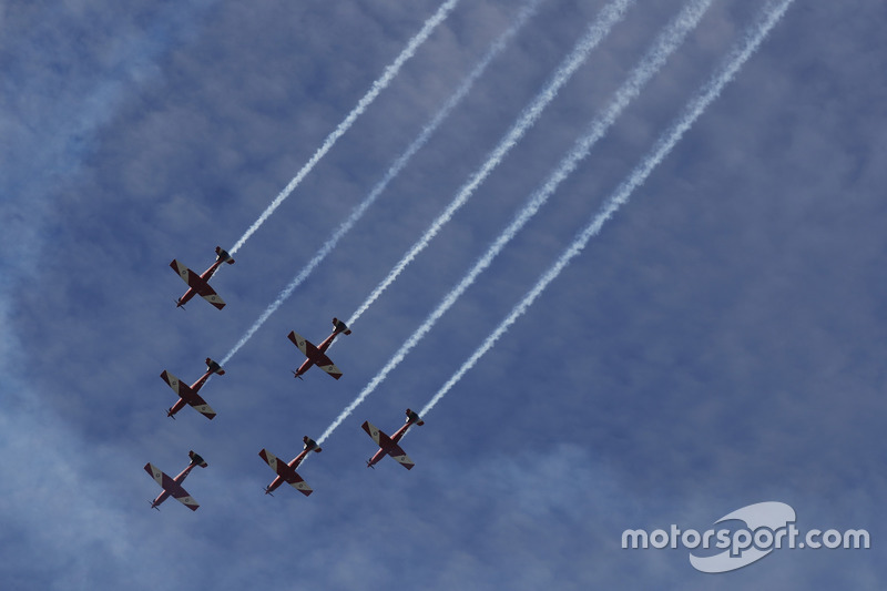 The RAAF aerobatic display team, The Roulettes, display for the crowds in their Pilatus PC-9C aircra