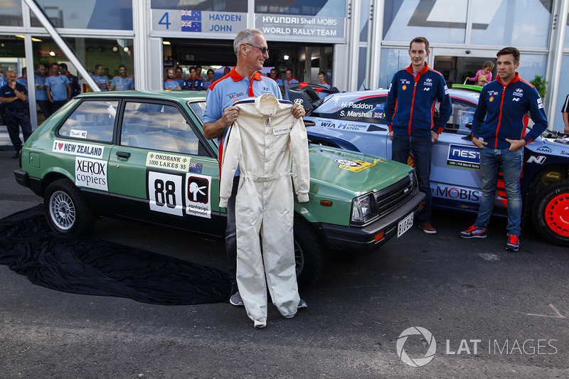 John Kennard omaggiato dalla Hyundai e Hayden Paddon