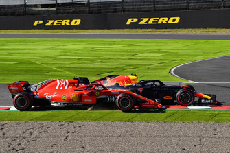 Kimi Raikkonen, Ferrari SF71H et Max Verstappen, Red Bull Racing RB14