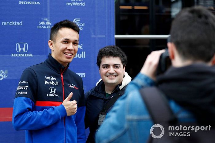 Alex Albon, Scuderia Toro Rosso con fans