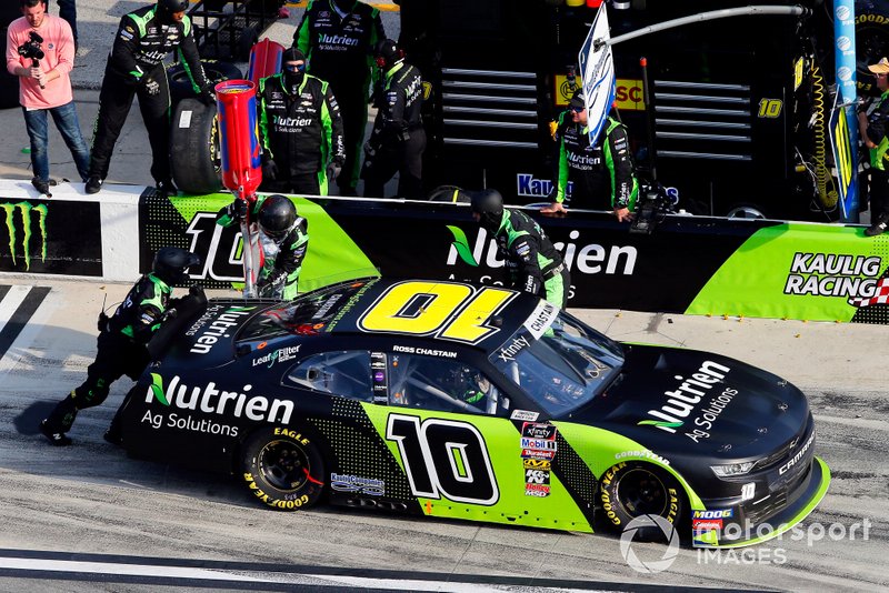 Ross Chastain, Kaulig Racing, Chevrolet Camaro Nutrien Ag Solutions pit stop