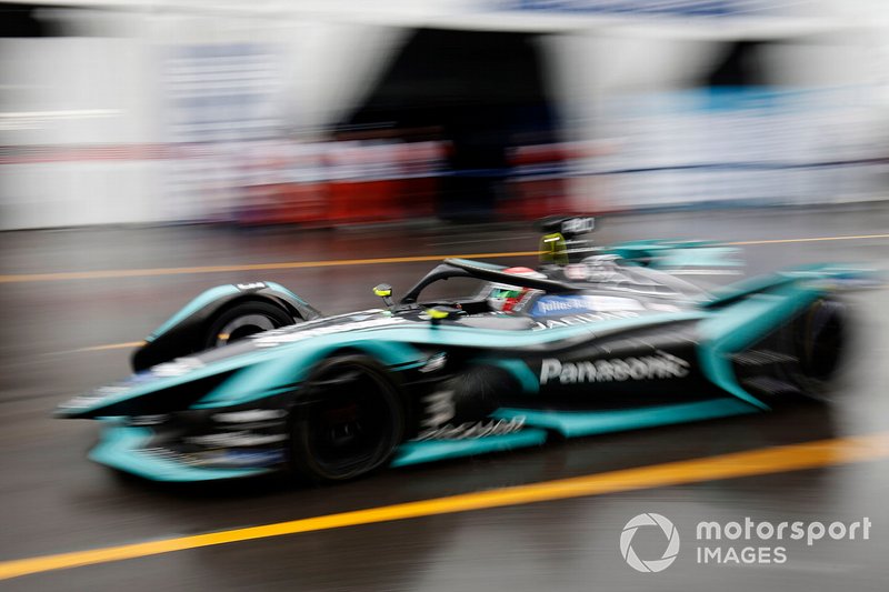 Nelson Piquet Jr., Panasonic Jaguar Racing, Jaguar I-Type 3 sale del pit lane