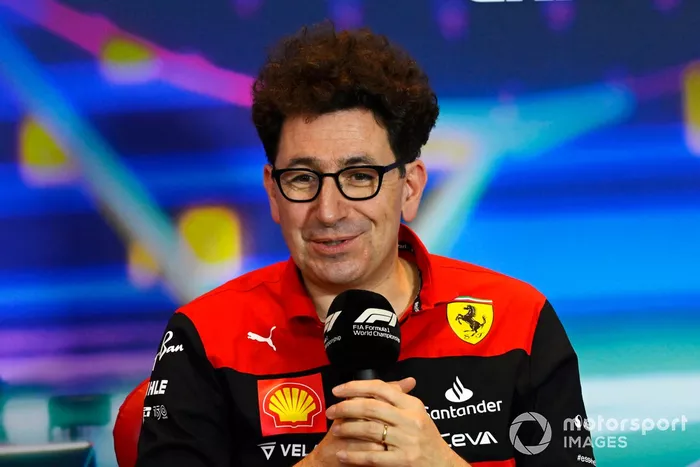Mattia Binotto, director del equipo Ferrari, asiste a la rueda de prensa 