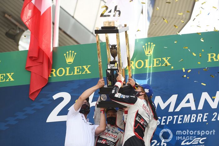 Podio: ganadores #8 Toyota Gazoo Racing Toyota TS050: Sebastien Buemi, Kazuki Nakajima, Brendon Hartley