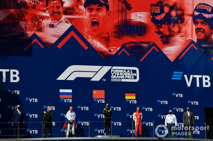 Podio: segundo lugar Nikita Mazepin, Hitech Grand Prix, ganador Guanyu Zhou, UNI-Virtuosi y tercer lugar Mick Schumacher, Prema Racing