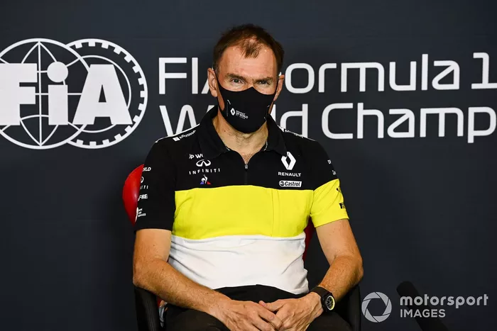 Alan Permane, Director Deportivo del Renault Sport F1 Team, en la conferencia de prensa